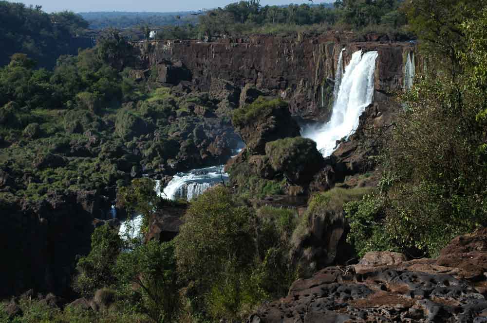 Argentina 022 - parque nacional Iguazu - catarata Bossetti.jpg